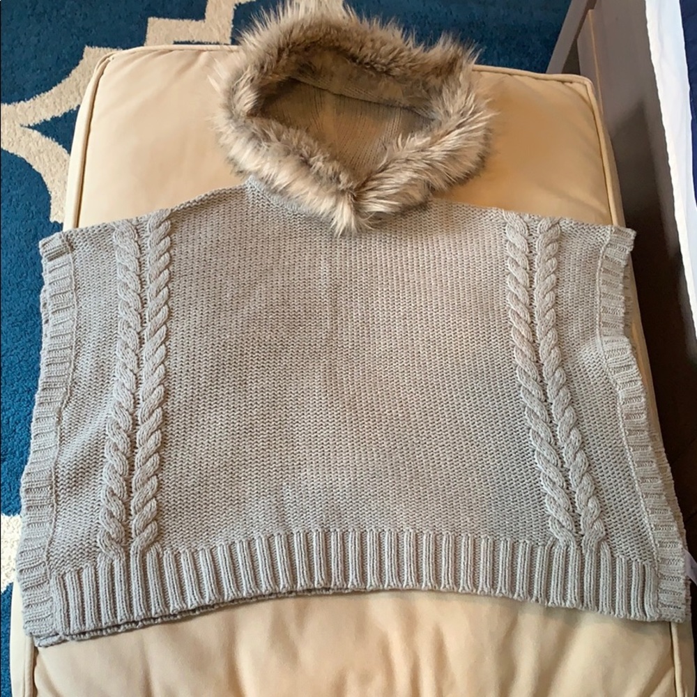 OshKosh B’gosh poncho, size 4/5 toddler